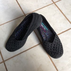 Sketchers relaxed fit slip on size 5